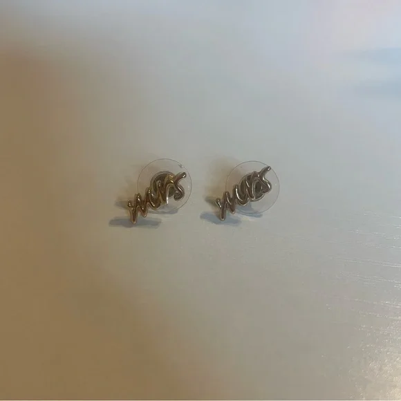 Kate Spade Mrs Cursive Gold Studs - Picture 1 of 5